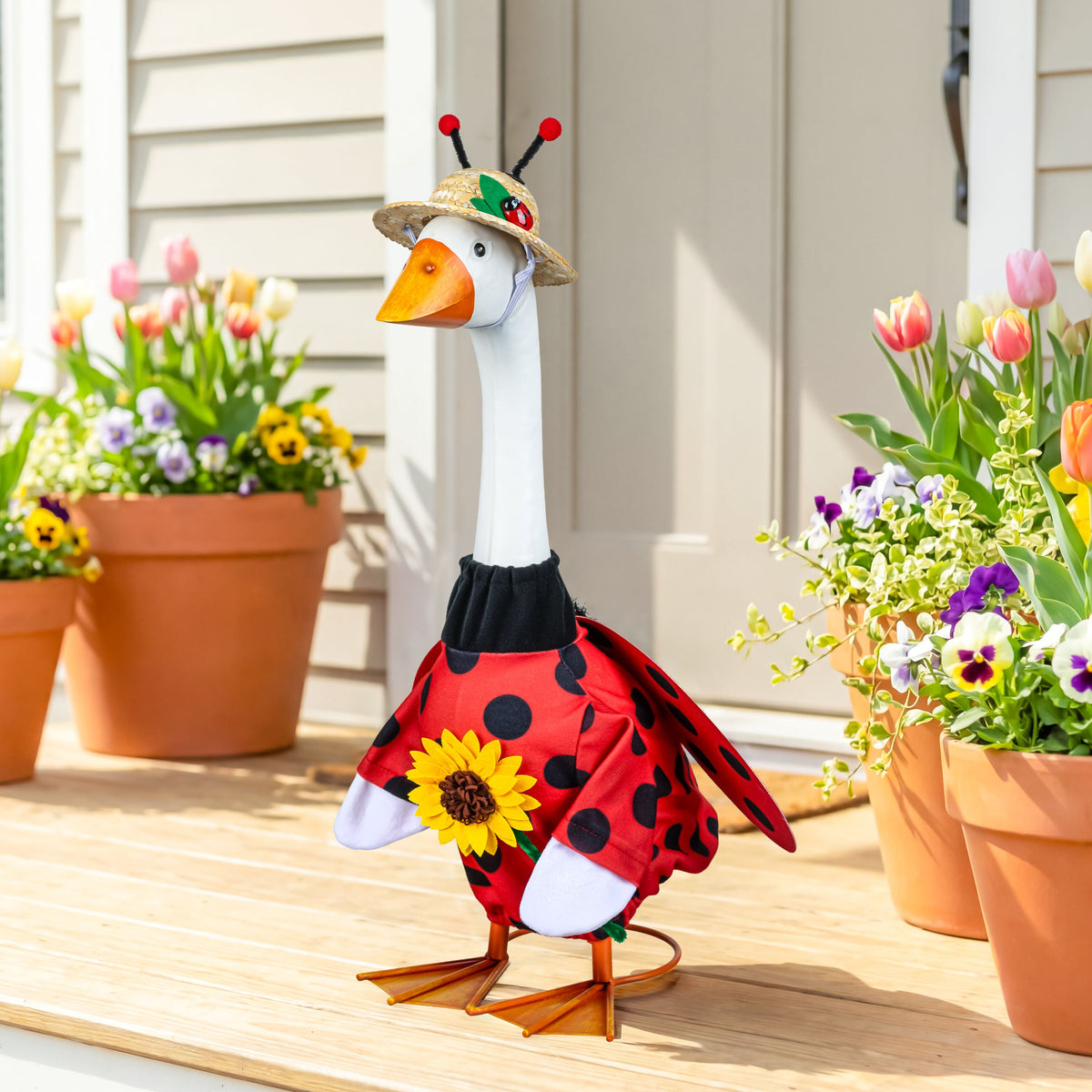 Giddy the Goose Outfit, Ladybug