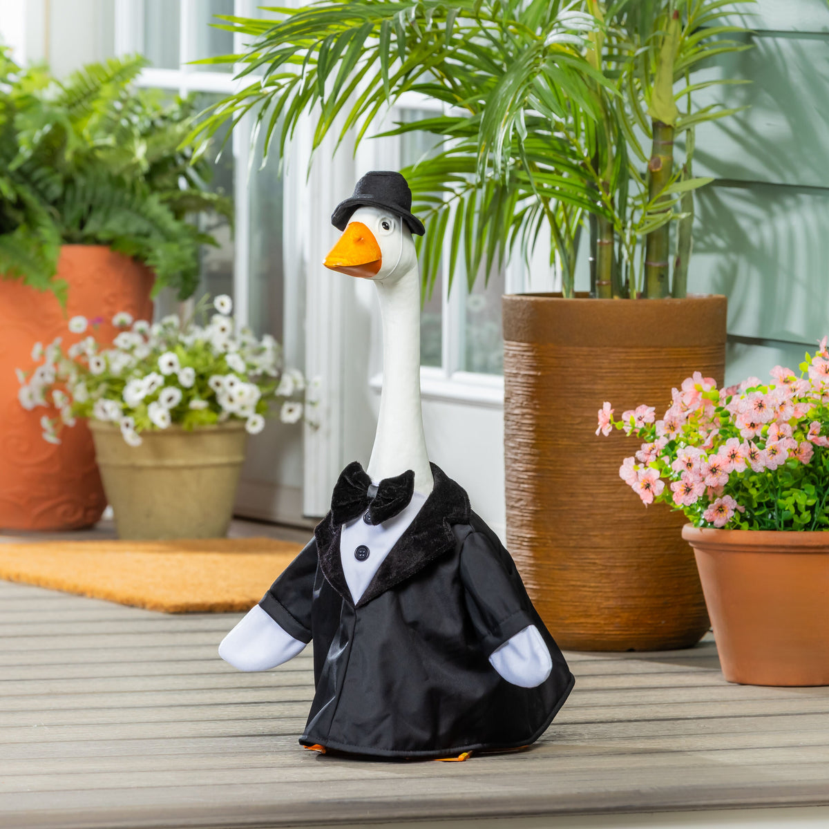 Giddy the Goose Outfit, Groom