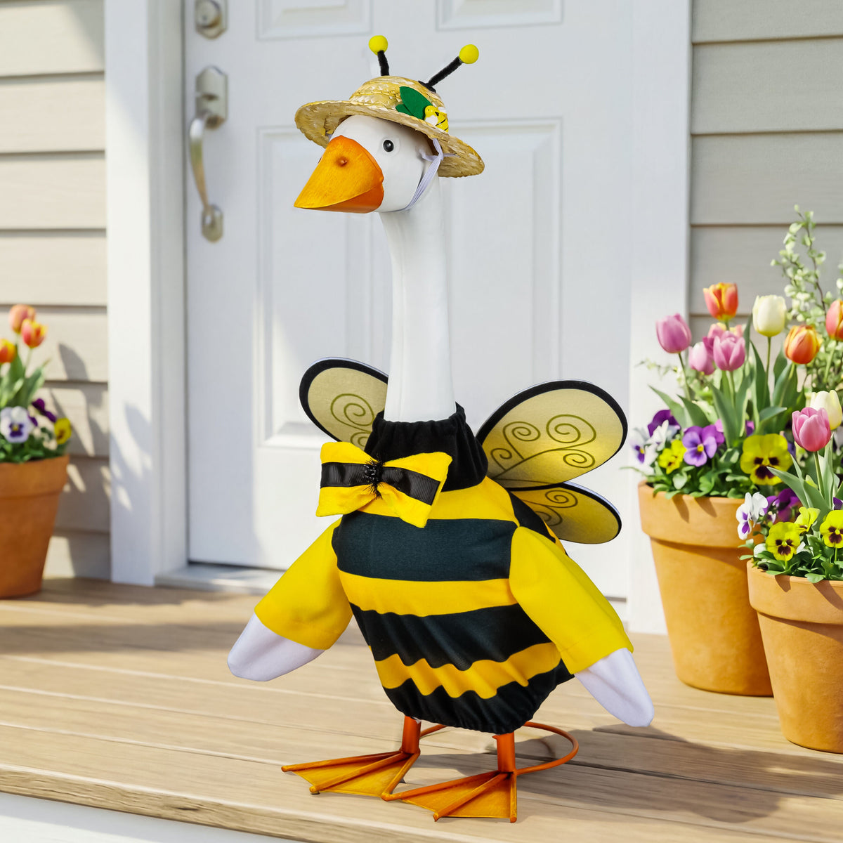 Giddy the Goose Outfit, Bee